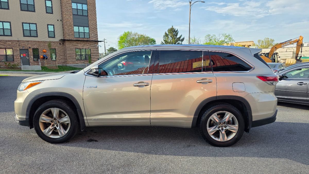 Used 2016 Toyota Highlander Limited Platinum AWD/4WD image 4