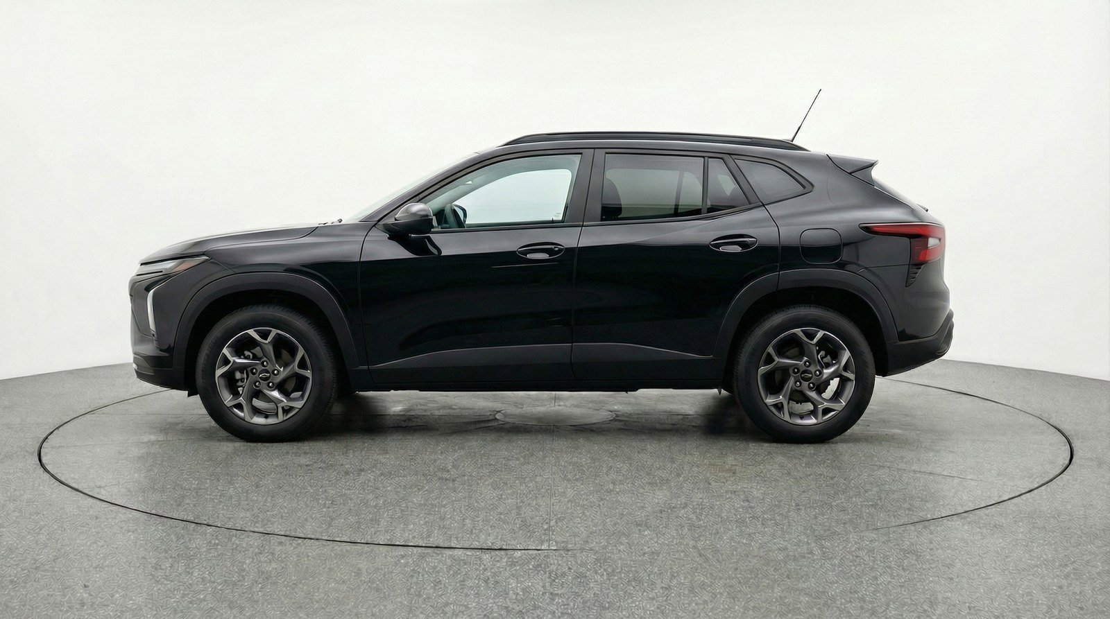 Used 2025 Chevrolet Trax LT w/ LT Convenience Package FWD image 4