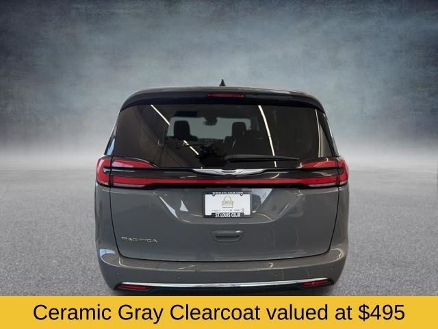 Used 2023 Chrysler Pacifica Touring-L image 2