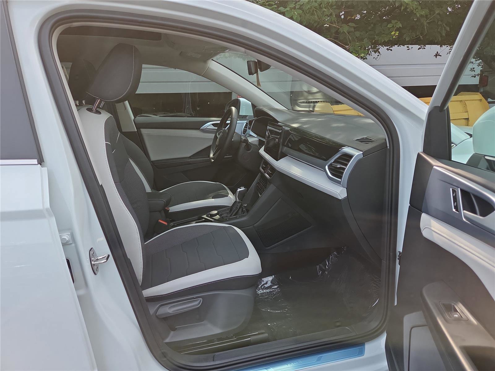 New 2025 Volkswagen Taos SE image 35