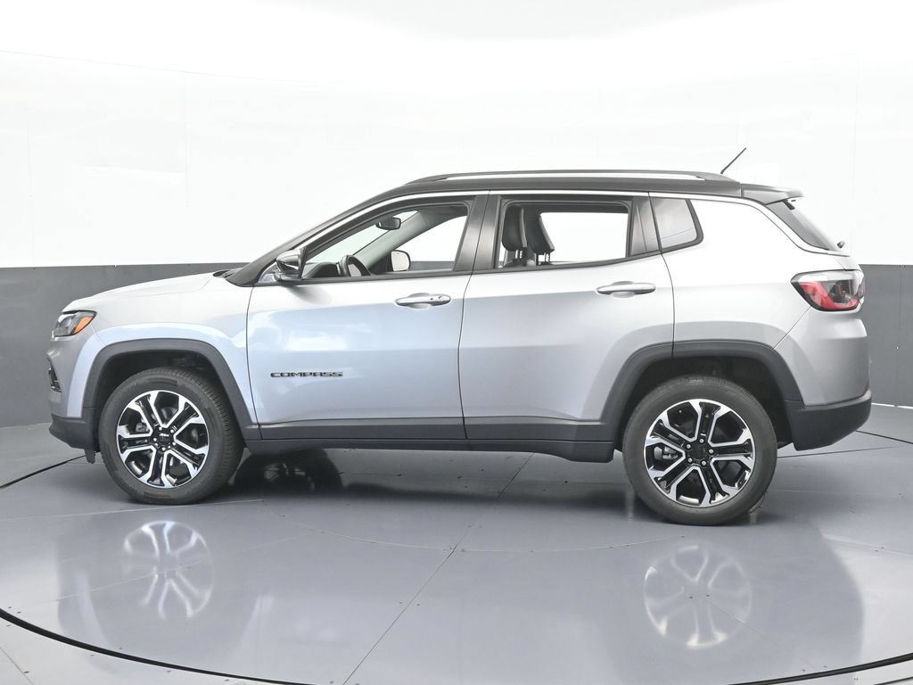 Used 2022 Jeep Compass Limited w/ Sun and Sound Group AWD/4WD image 3