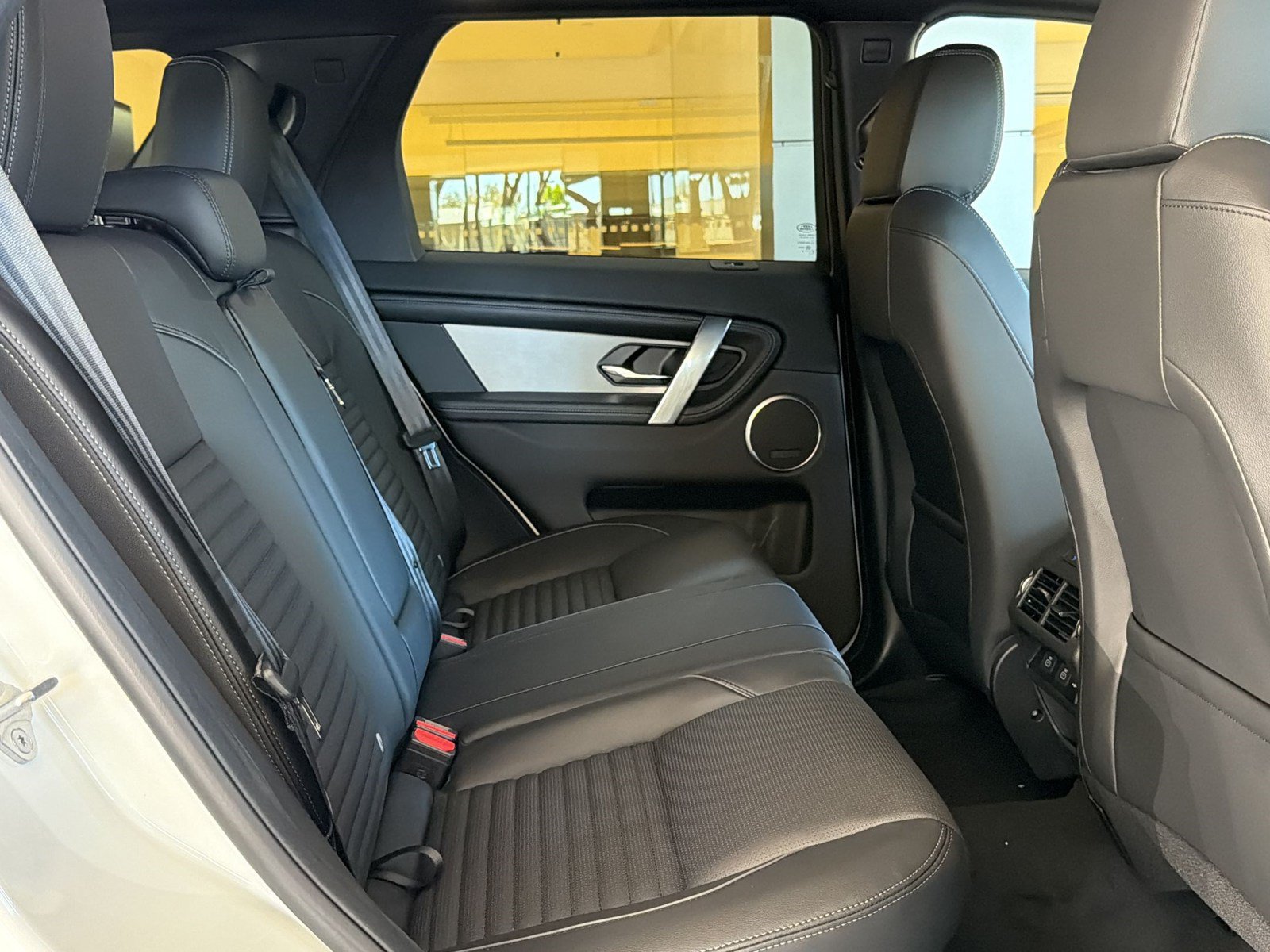 New 2026 Land Rover Discovery Sport Landmark AWD/4WD image 31