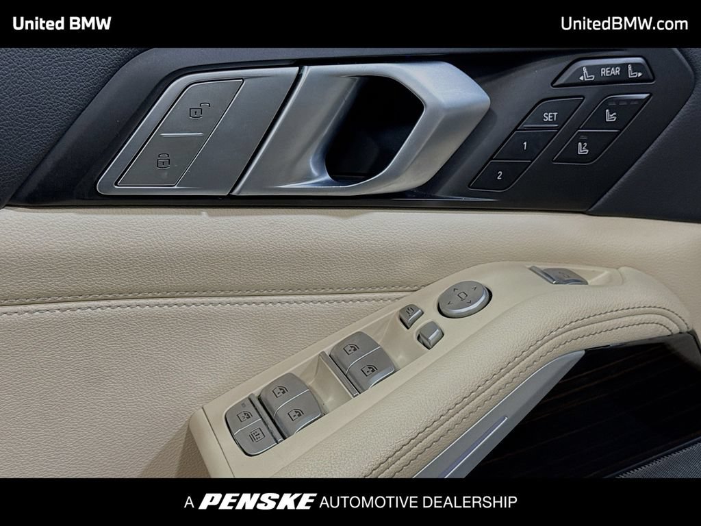 Used 2021 BMW X7 xDrive40i w/ M Sport Package AWD/4WD image 3