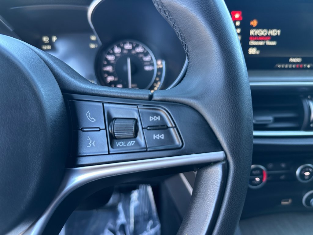 Used 2018 Alfa Romeo Stelvio Ti AWD/4WD image 38