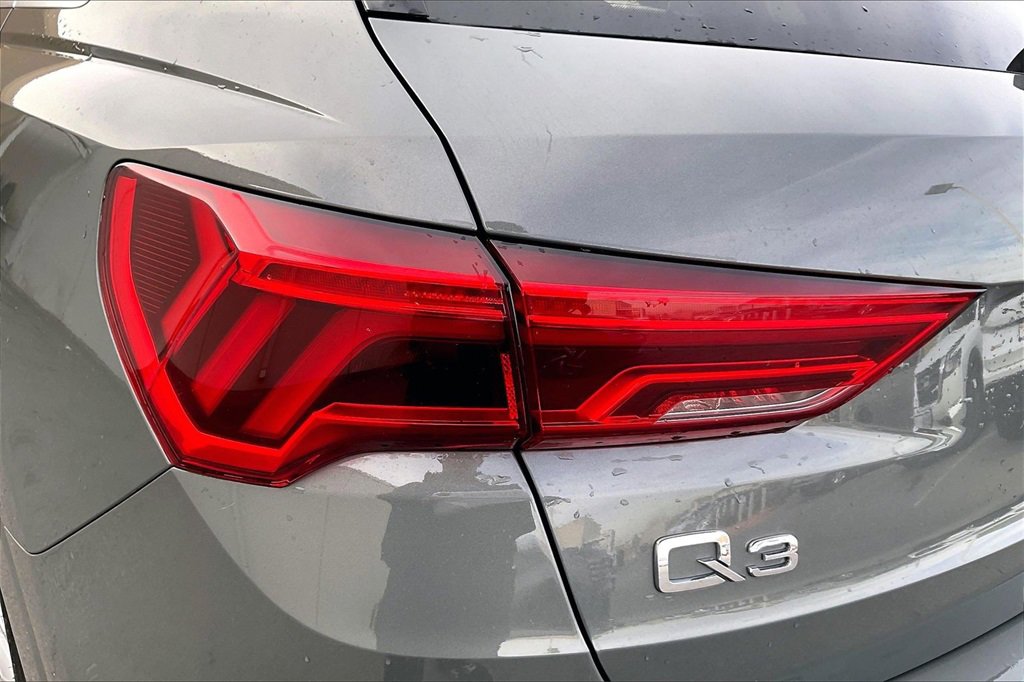 Used 2025 Audi Q3 2.0T Premium image 29