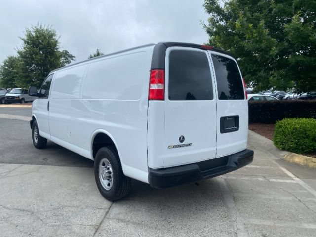 Used 2022 Chevrolet Express 3500 Extended w/ Driver Convenience Package RWD image 3