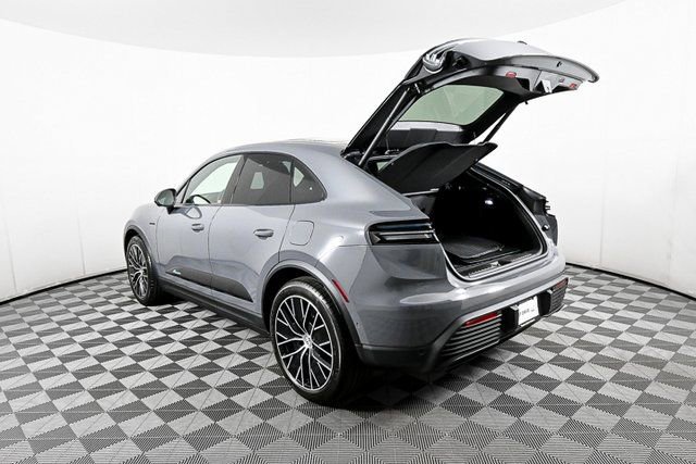 Certified 2025 Porsche Macan Electric image 33