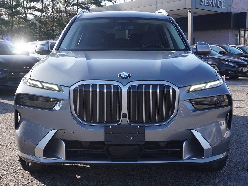 Used 2025 BMW X7 xDrive40i w/ Premium Package image 16