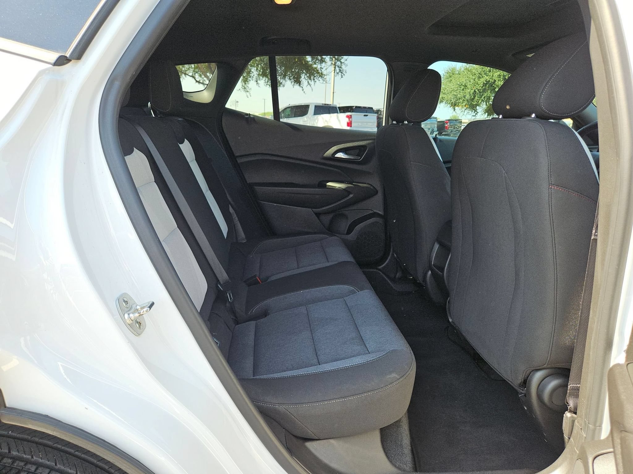 Certified 2025 Chevrolet Trax RS w/ Sunroof Package FWD image 26