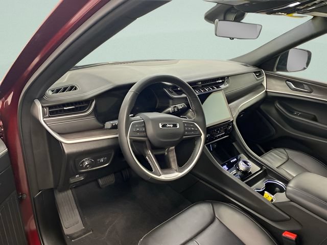 Used 2025 Jeep Grand Cherokee Limited w/ Luxury Tech Group II AWD/4WD image 8