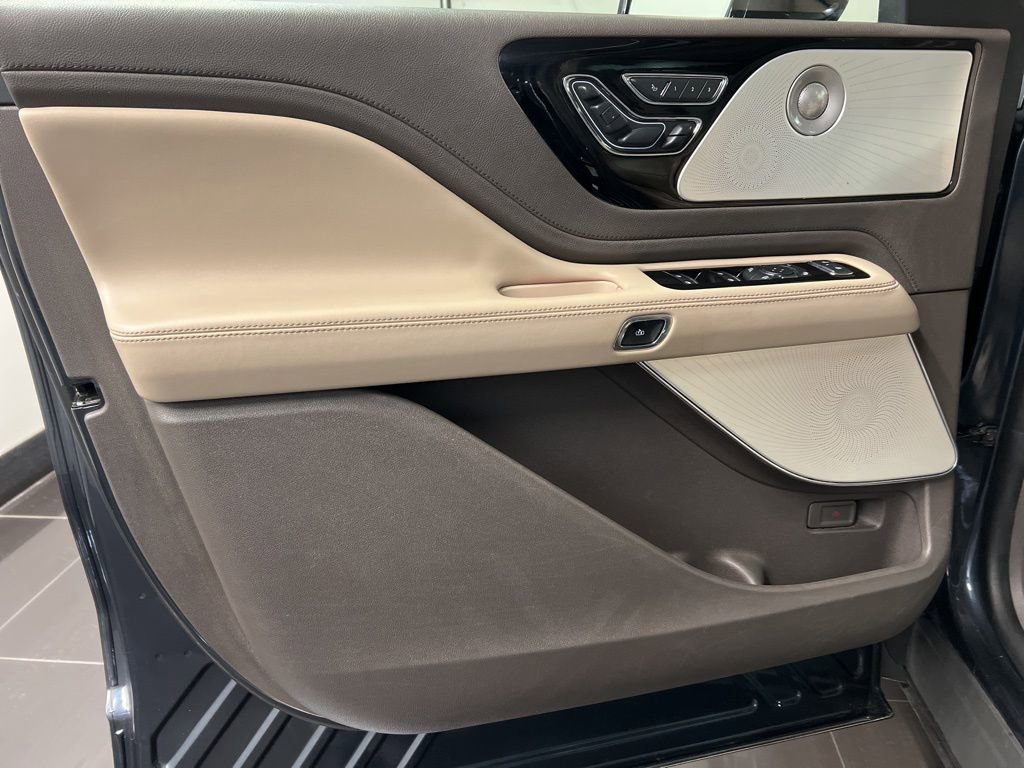 Used 2022 Lincoln Aviator Reserve w/ Equipment Group 201A image 30