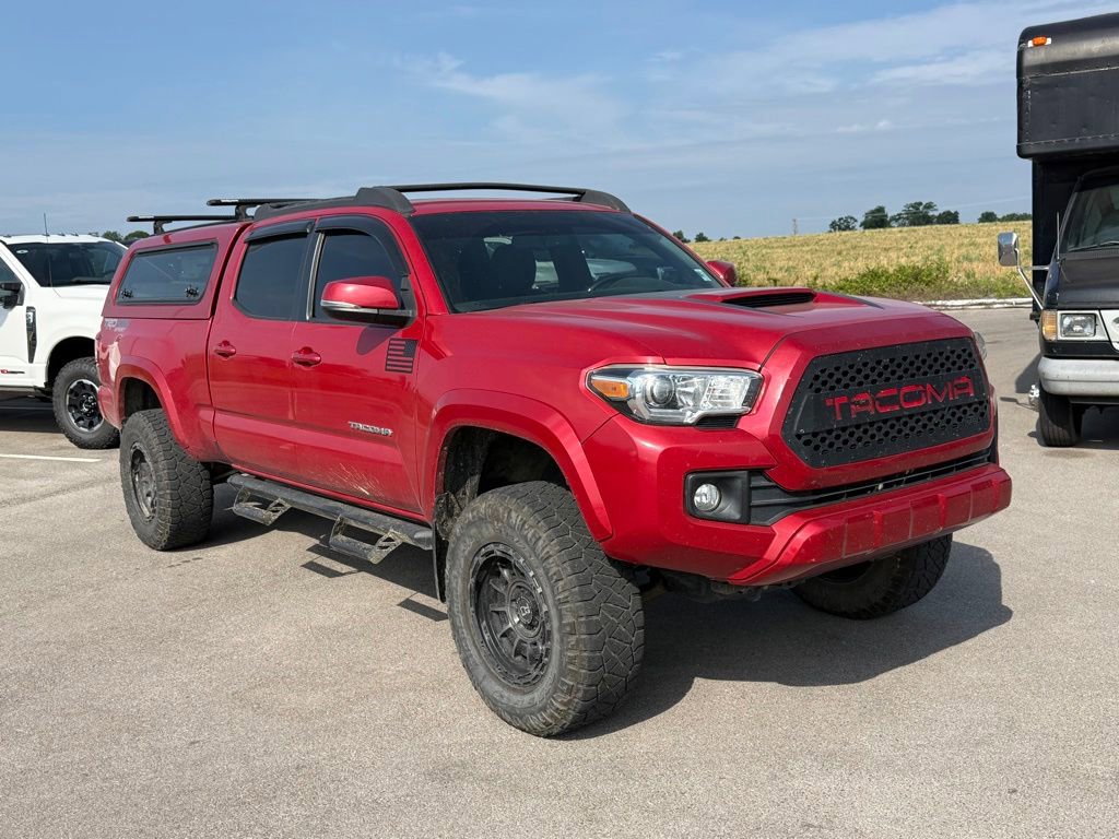 Used 2017 Toyota Tacoma TRD Sport AWD/4WD image 2