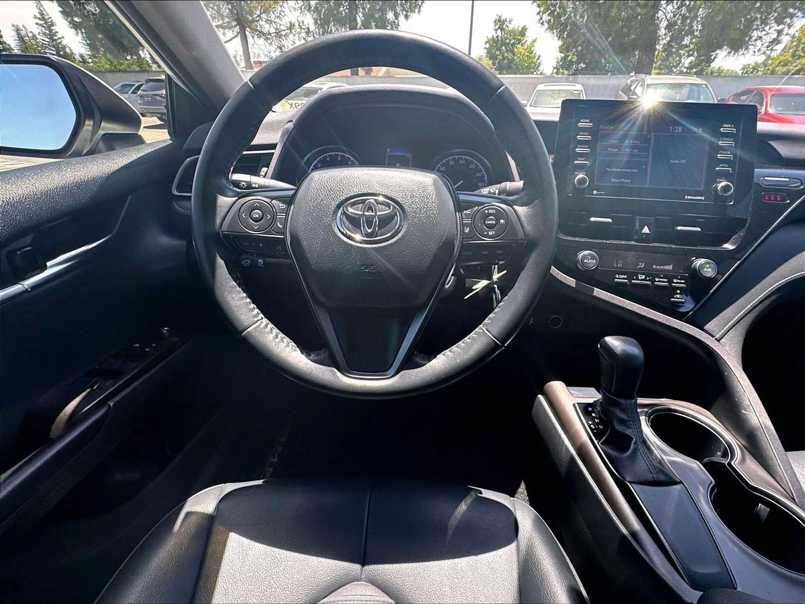 Used 2021 Toyota Camry SE w/ Carpet Mat Package (TMS) FWD image 8