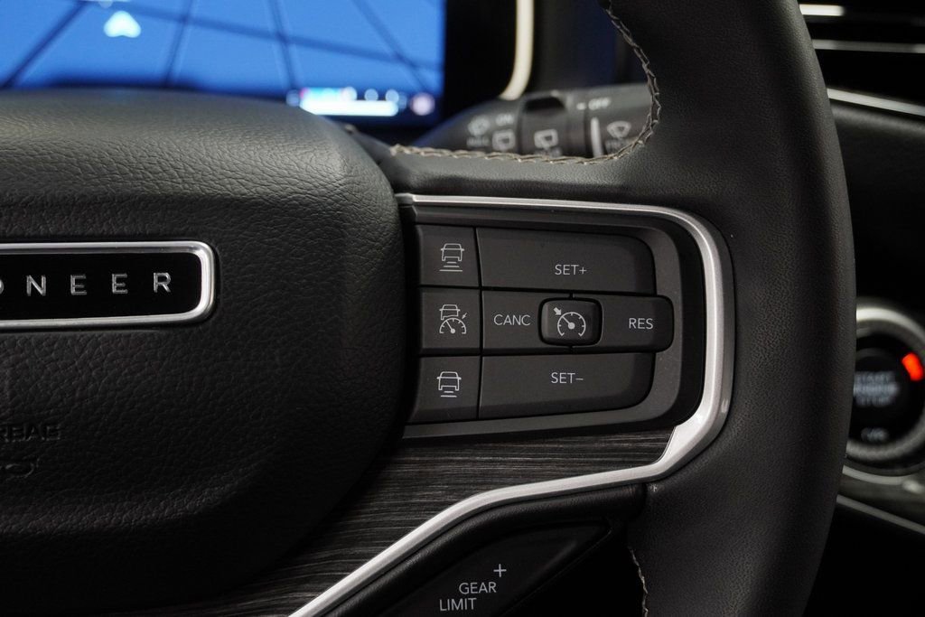 Certified 2022 Jeep Wagoneer Series III w/ Flexible Seating Group image 36