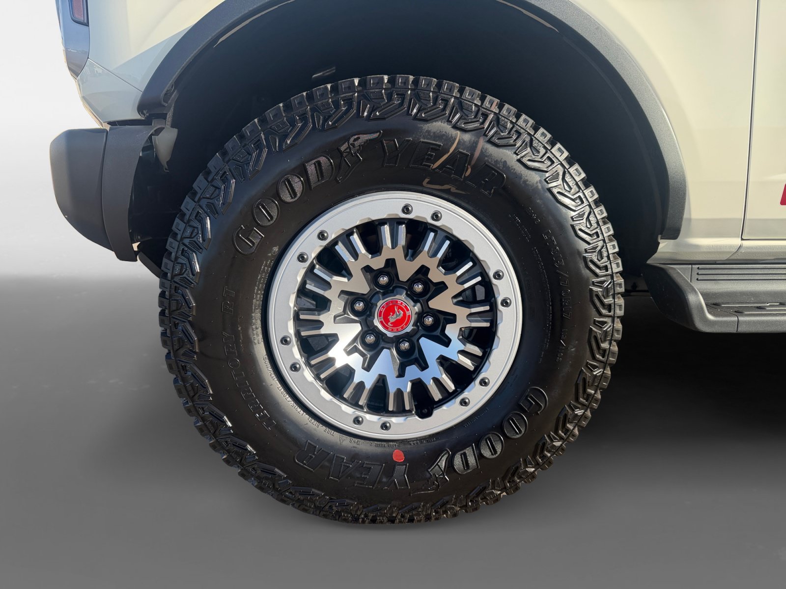 New 2026 Ford Bronco Outer Banks w/ Sasquatch Package AWD/4WD image 14