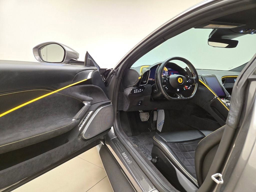 Used 2022 Ferrari Roma RWD image 17