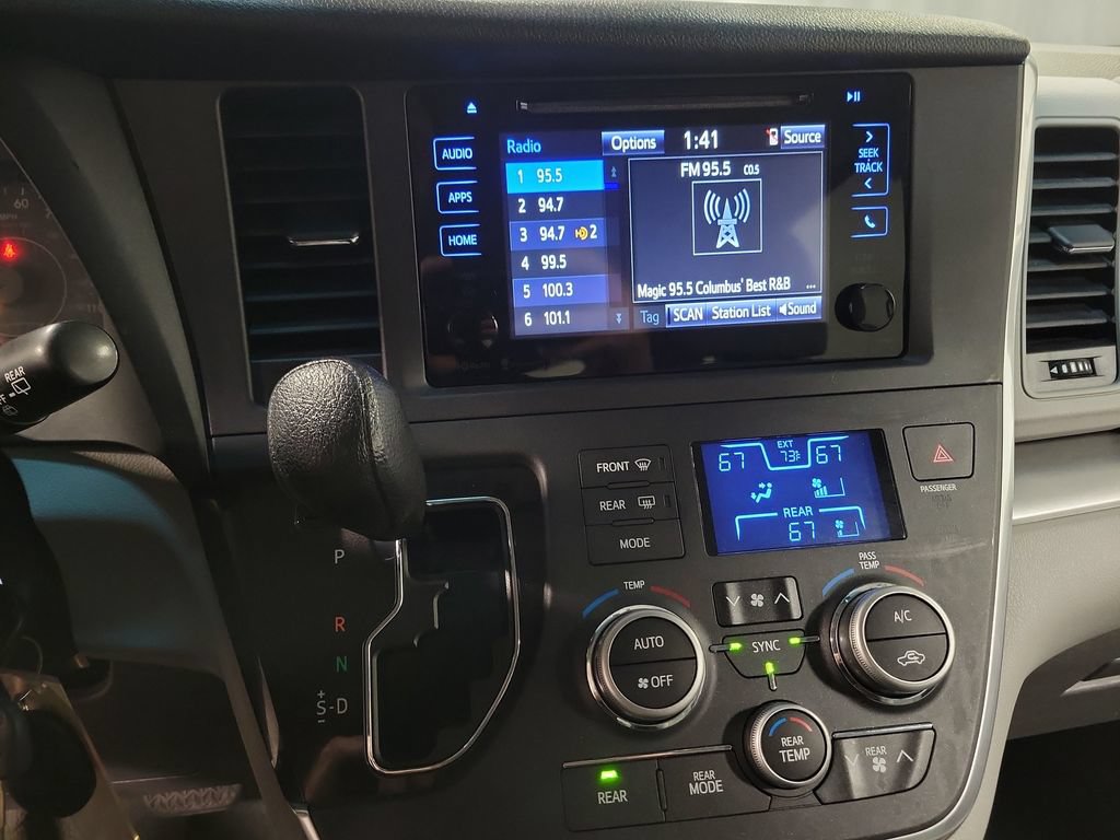 Used 2016 Toyota Sienna LE AWD/4WD image 17
