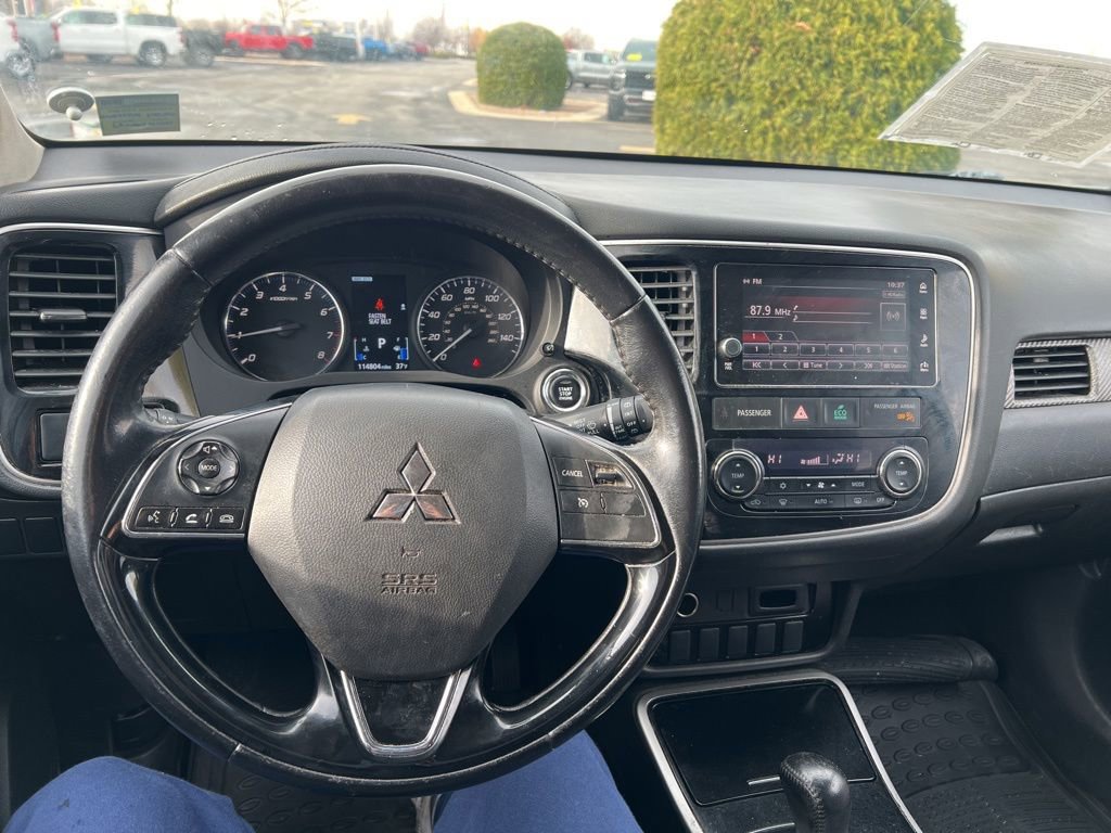 Used 2017 Mitsubishi Outlander SE image 19