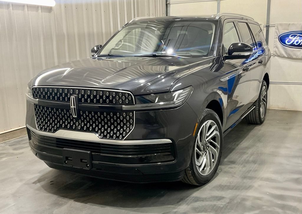 Used 2025 Lincoln Navigator Reserve AWD/4WD image 4