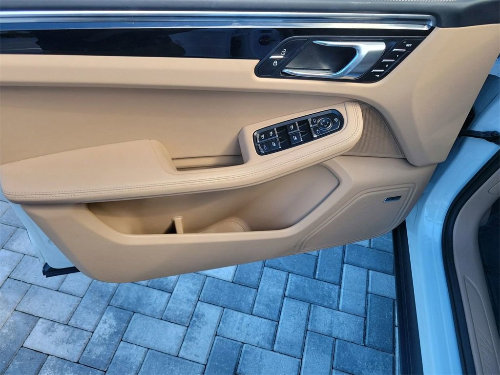 Used 2024 Porsche Macan image 23