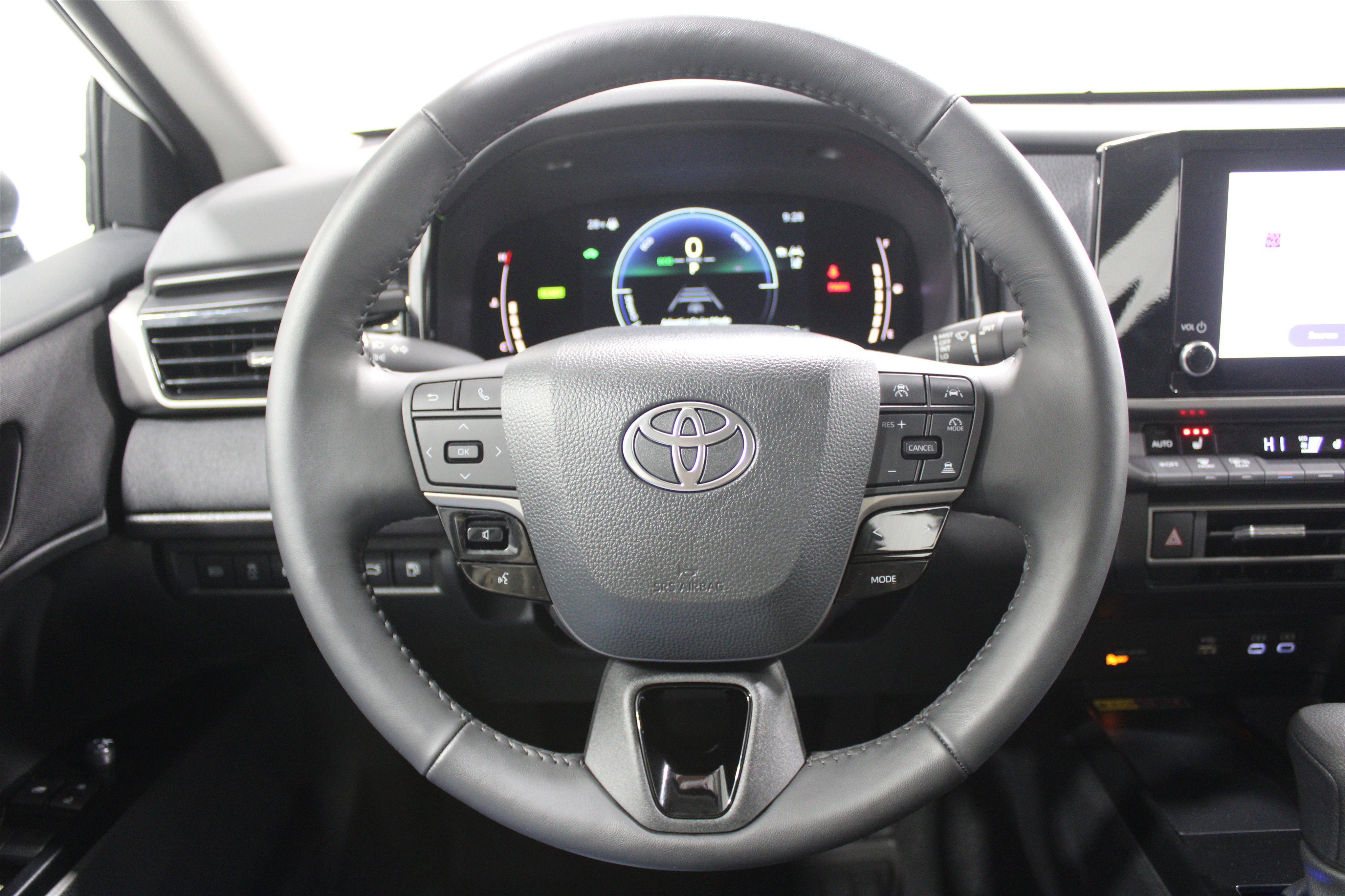 Used 2025 Toyota Camry LE w/ Convenience Package image 9