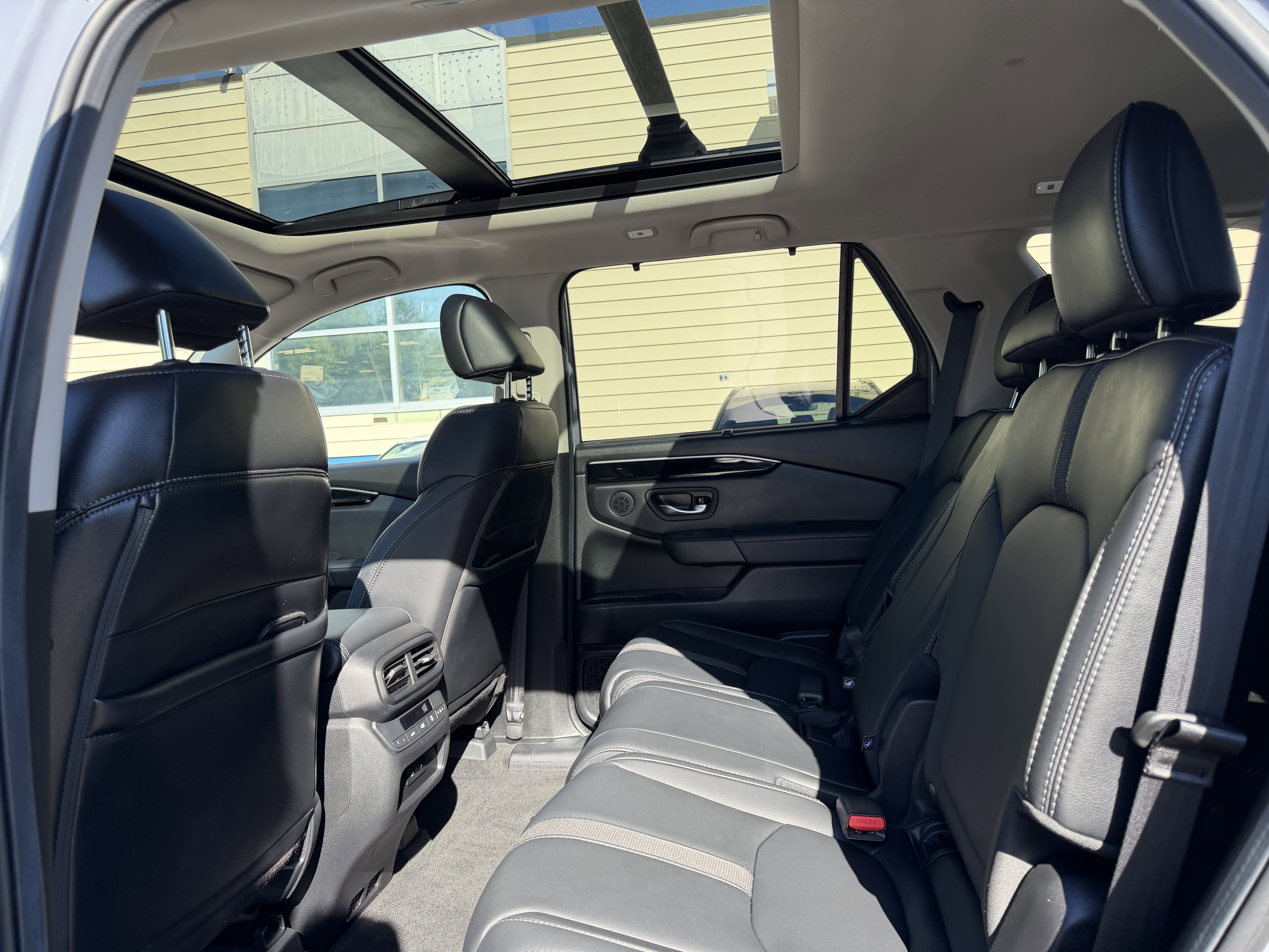 Used 2025 Honda Pilot Touring image 27