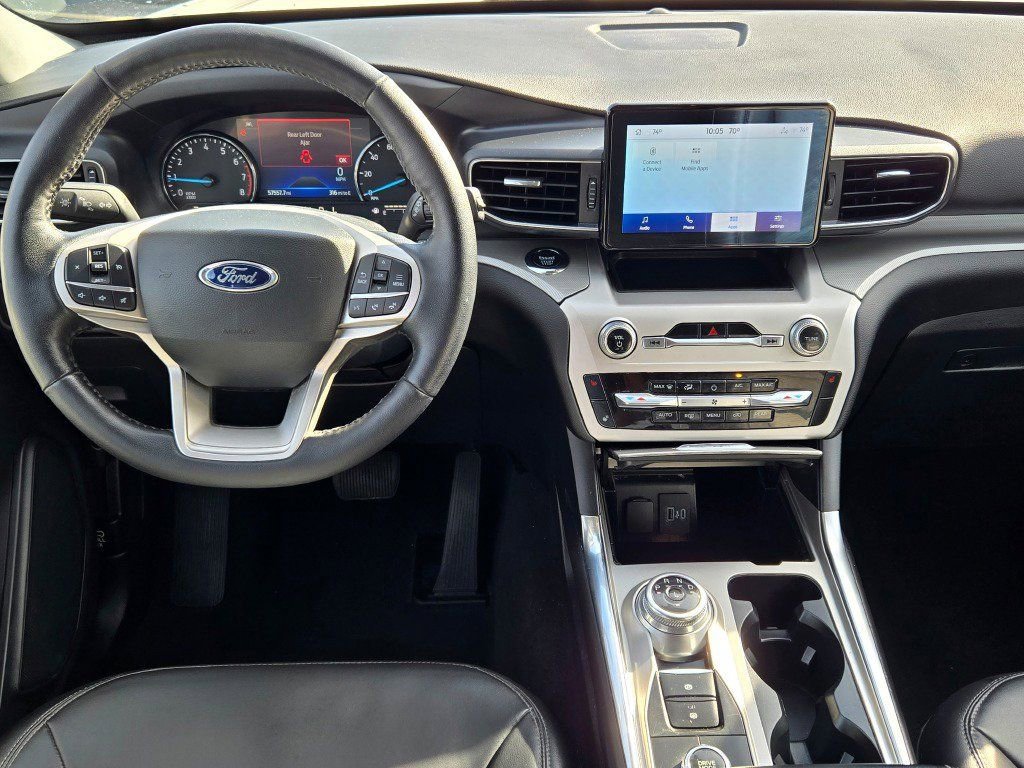 Used 2022 Ford Explorer XLT w/ Equipment Group 202A AWD/4WD image 19