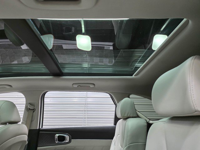 Used 2022 Kia Sorento SX Prestige w/ Panoramic Sunroof Package AWD/4WD image 19