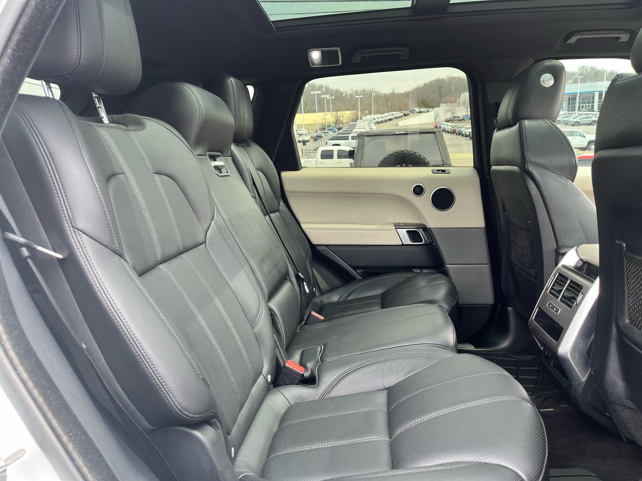 Used 2017 Land Rover Range Rover Sport HSE image 17