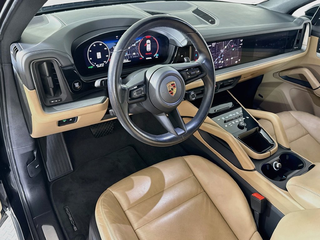 Certified 2024 Porsche Cayenne AWD/4WD image 4