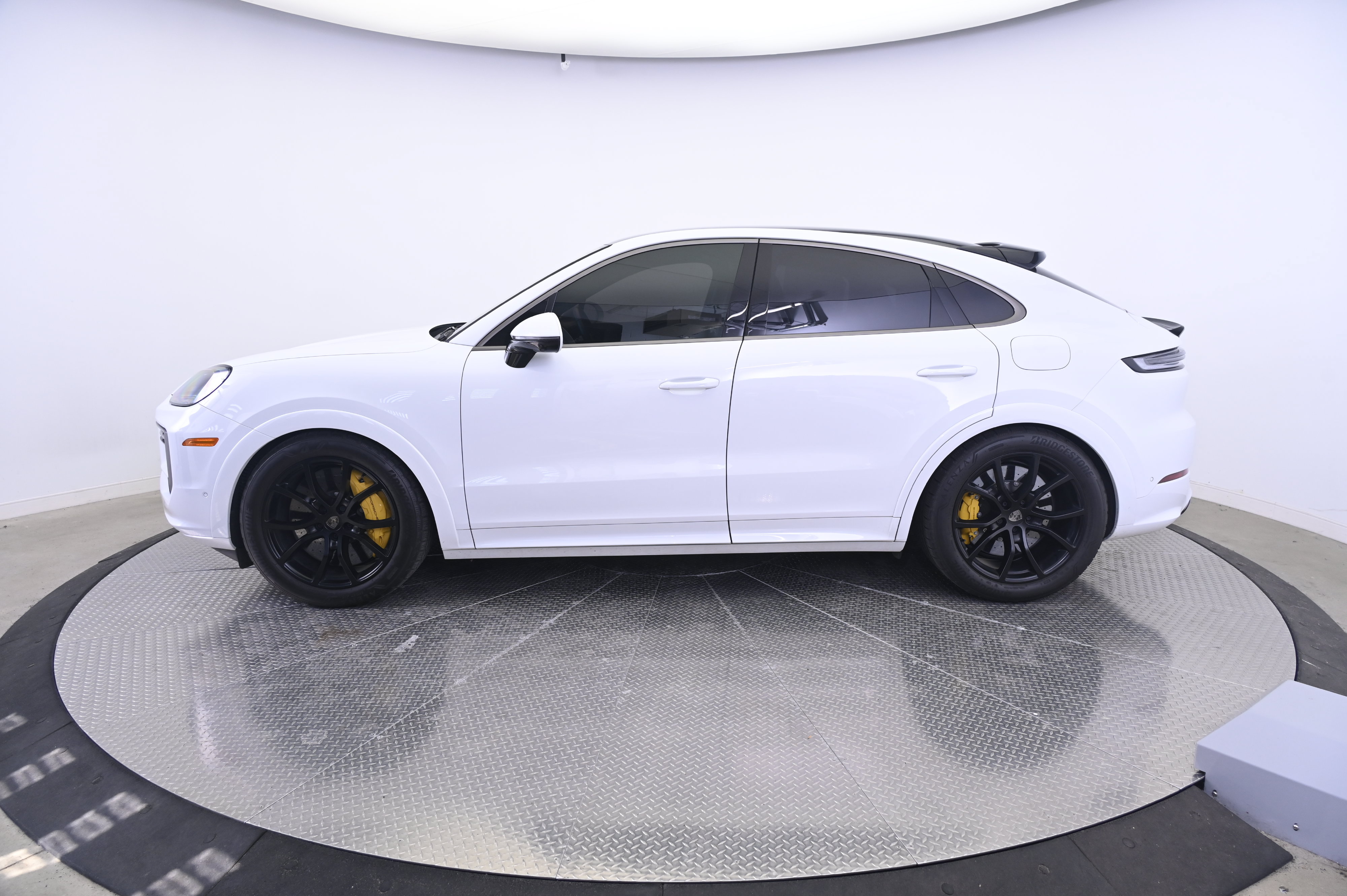 Certified 2026 Porsche Cayenne Turbo AWD/4WD image 2