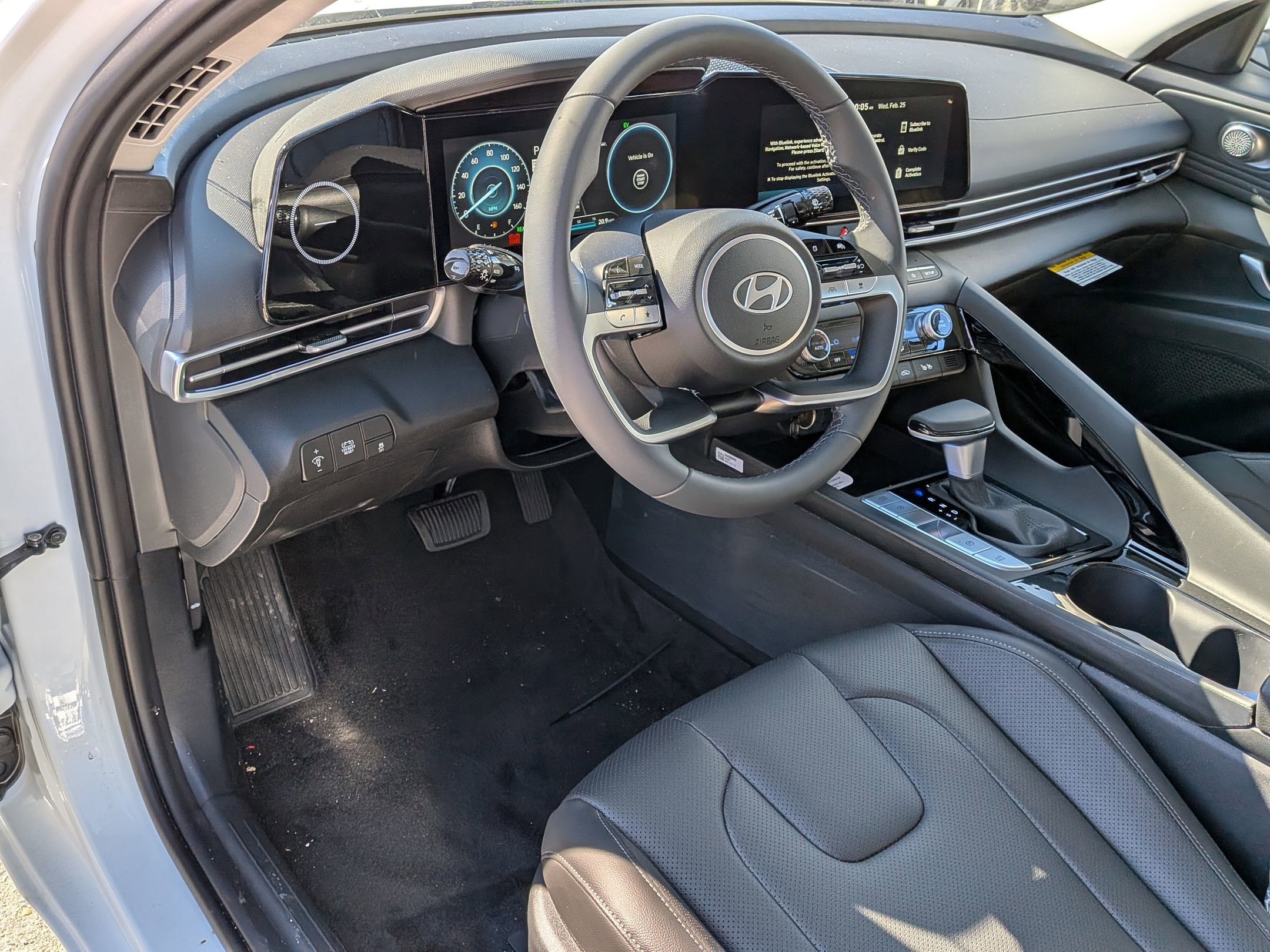 New 2026 Hyundai Elantra Limited FWD image 8