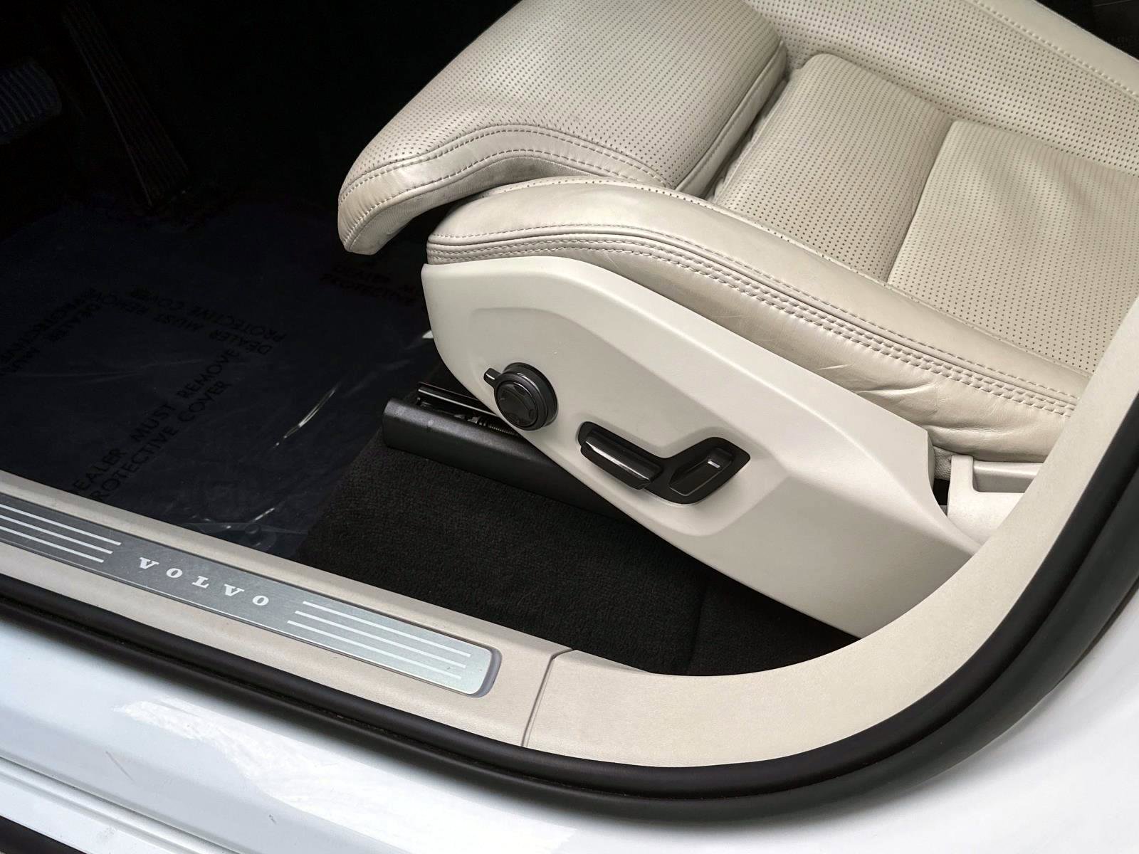 Certified 2023 Volvo XC90 B6 Ultimate w/ Protection Package Premier image 19