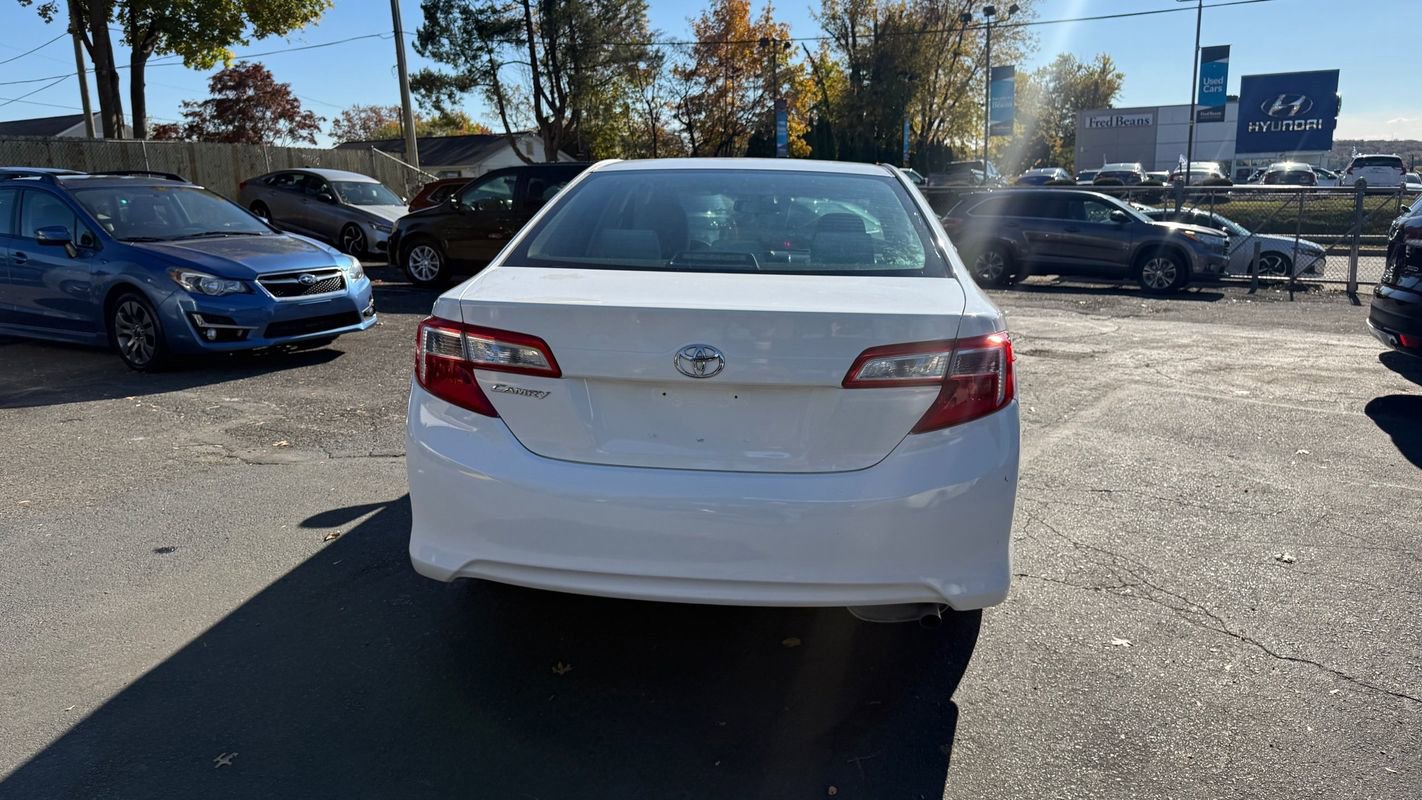 Used 2014 Toyota Camry L image 4
