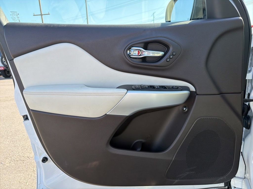 Used 2018 Jeep Cherokee Overland w/ Technology Group image 31