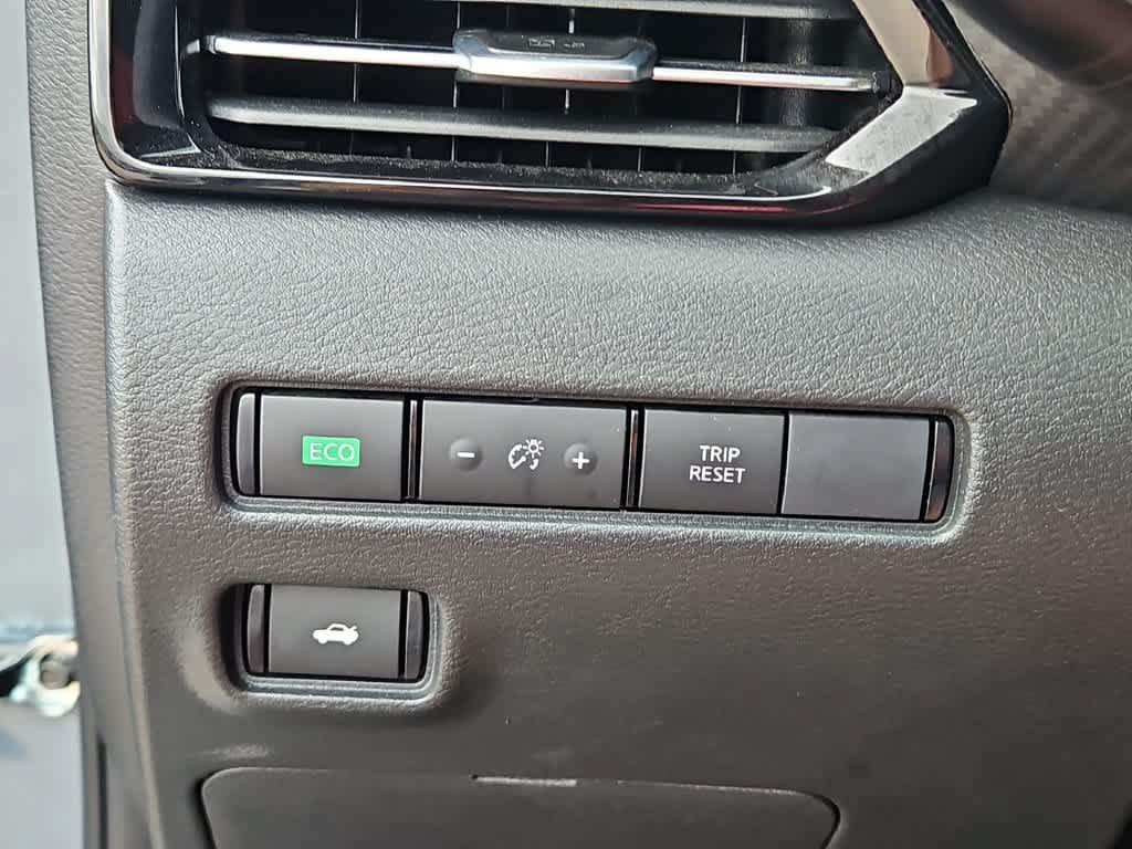 Used 2025 Nissan Sentra SR w/ SR Premium Package FWD image 22
