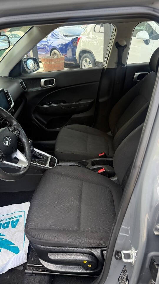 Used 2020 Hyundai Venue SE FWD image 9