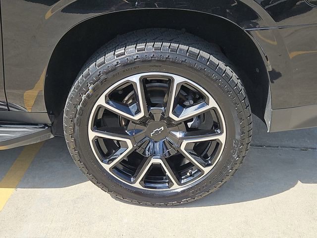 Used 2021 Chevrolet Suburban RST w/ Luxury Package image 8