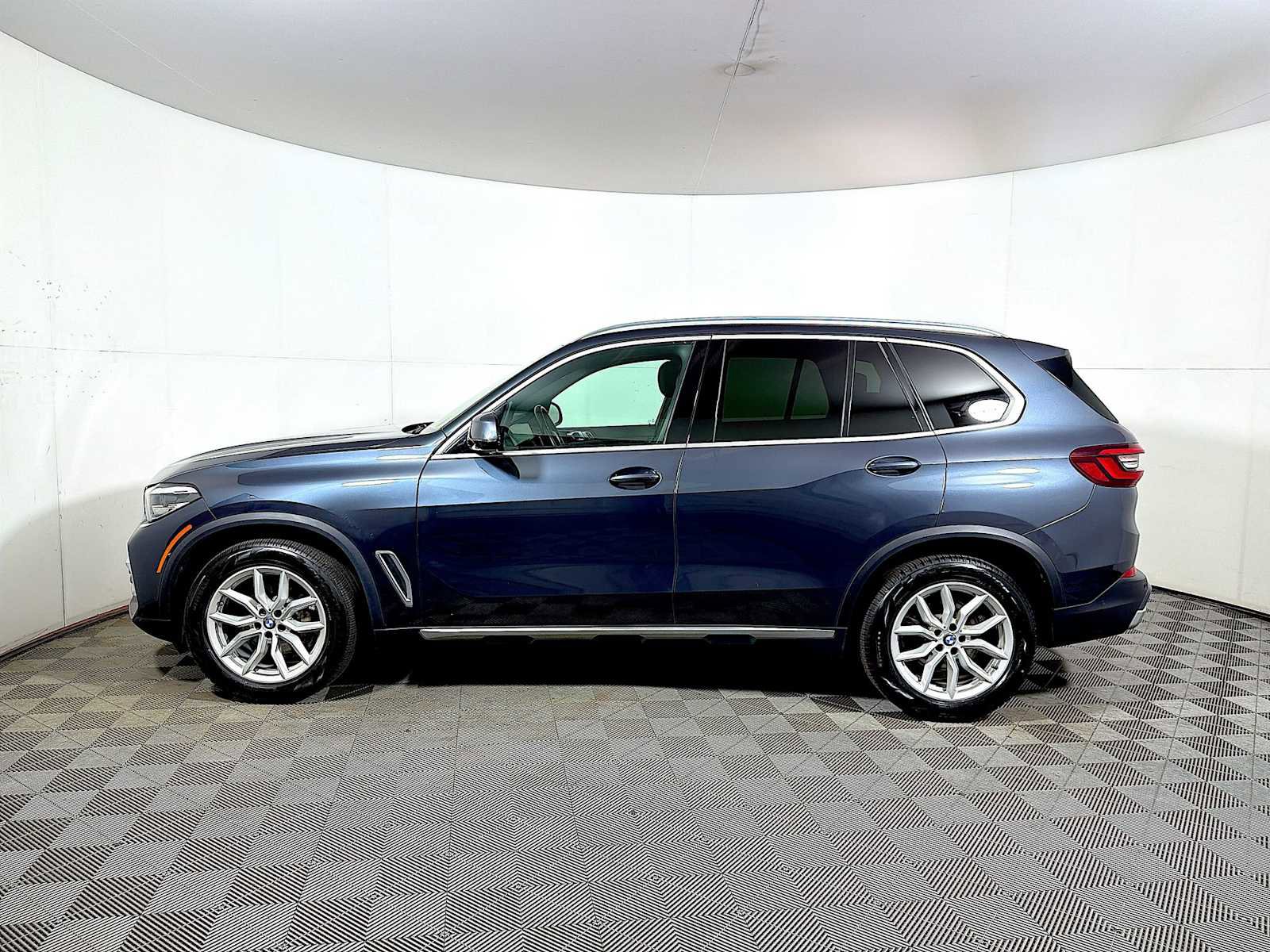 Used 2022 BMW X5 xDrive40i w/ Premium Package image 4