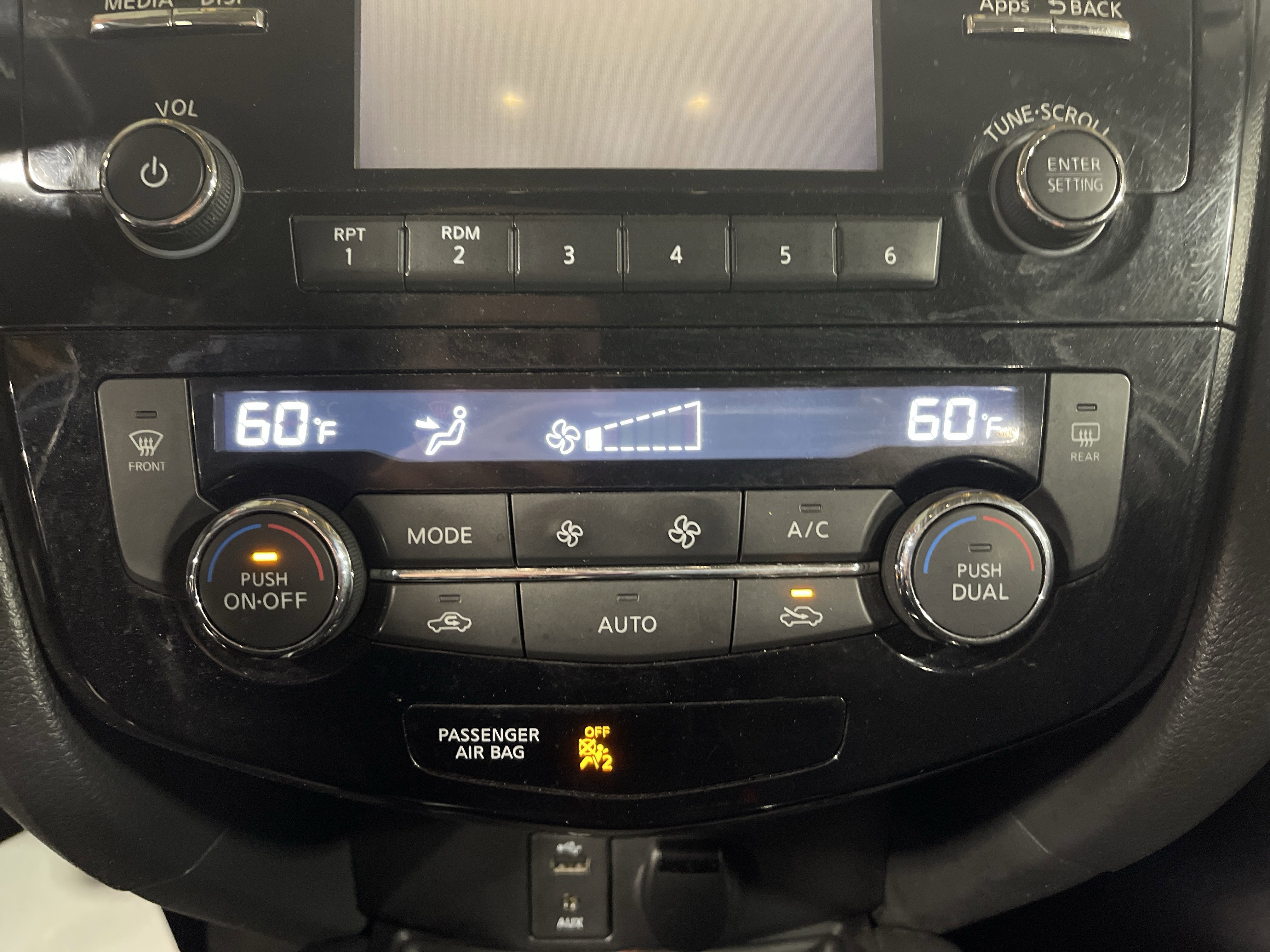 Used 2016 Nissan Rogue SV image 22