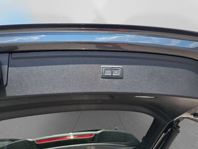 Used 2024 Audi Q5 e Premium Plus AWD/4WD image 17