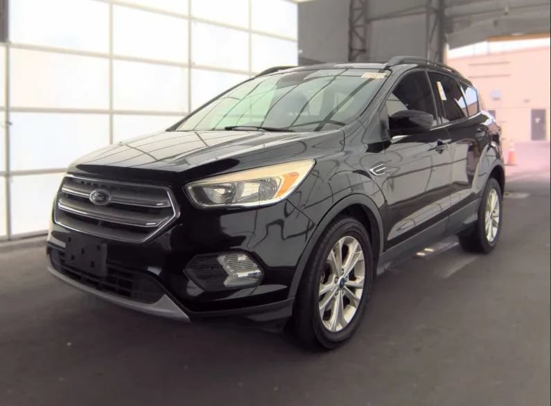 Used 2018 Ford Escape SE FWD image 1