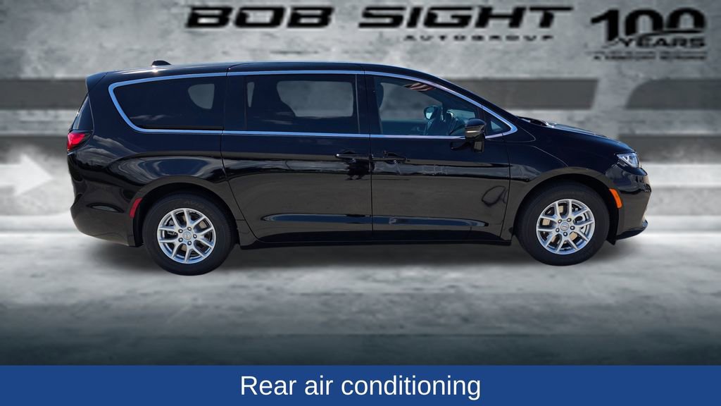 New 2025 Chrysler Pacifica Select image 7