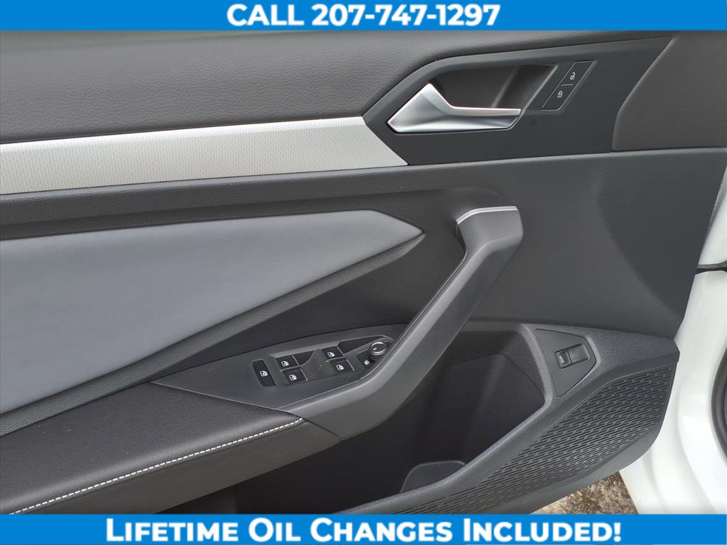 Used 2025 Volkswagen Jetta SE image 10