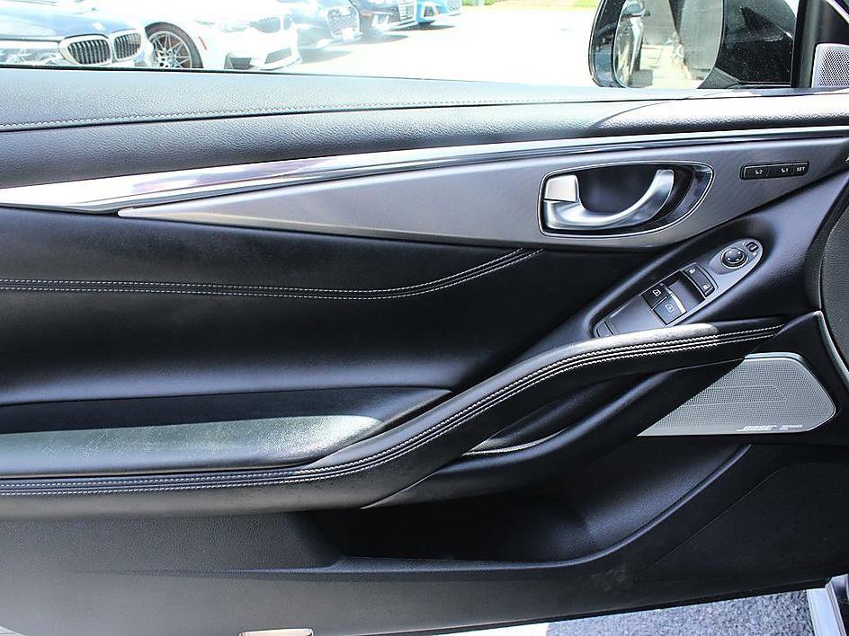 Used 2019 INFINITI Q60 3.0t Luxe w/ Essential Package RWD image 6