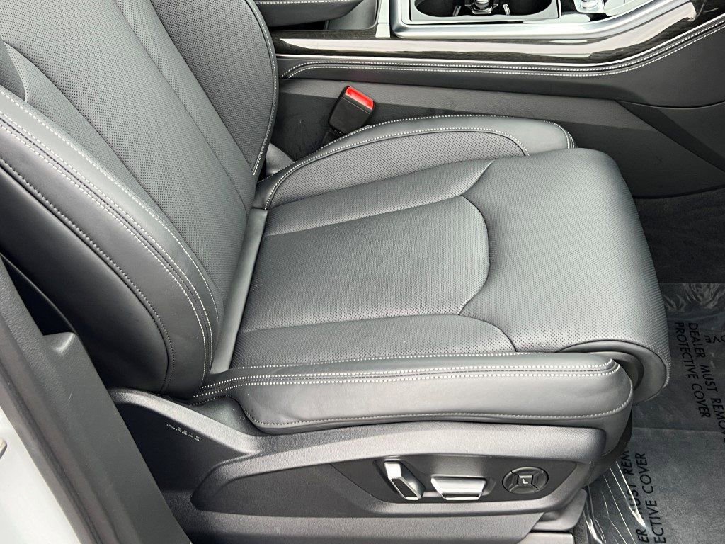 Used 2025 Audi Q7 3.0T Prestige w/ Prestige Package image 12