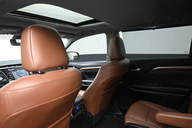 Used 2019 Toyota Highlander Limited FWD image 19