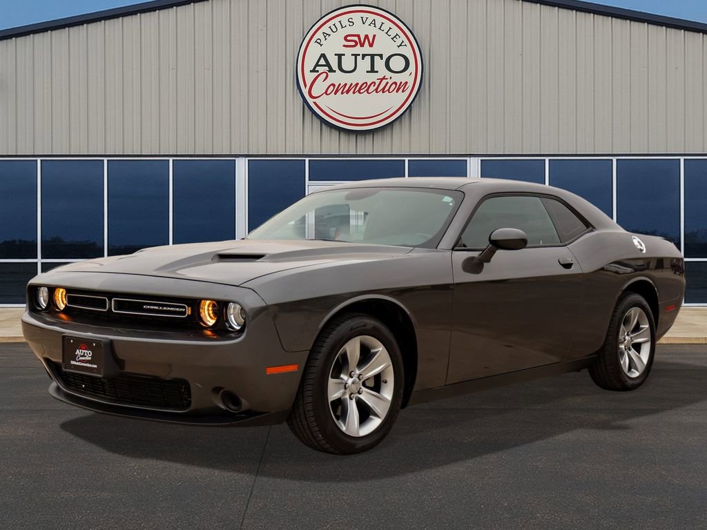 Used 2023 Dodge Challenger SXT image 3