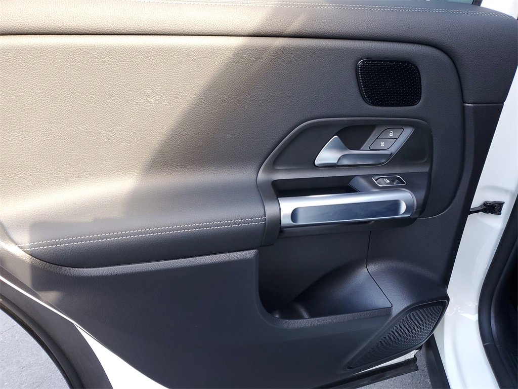 Used 2025 Mercedes-Benz EQB 250+ image 9