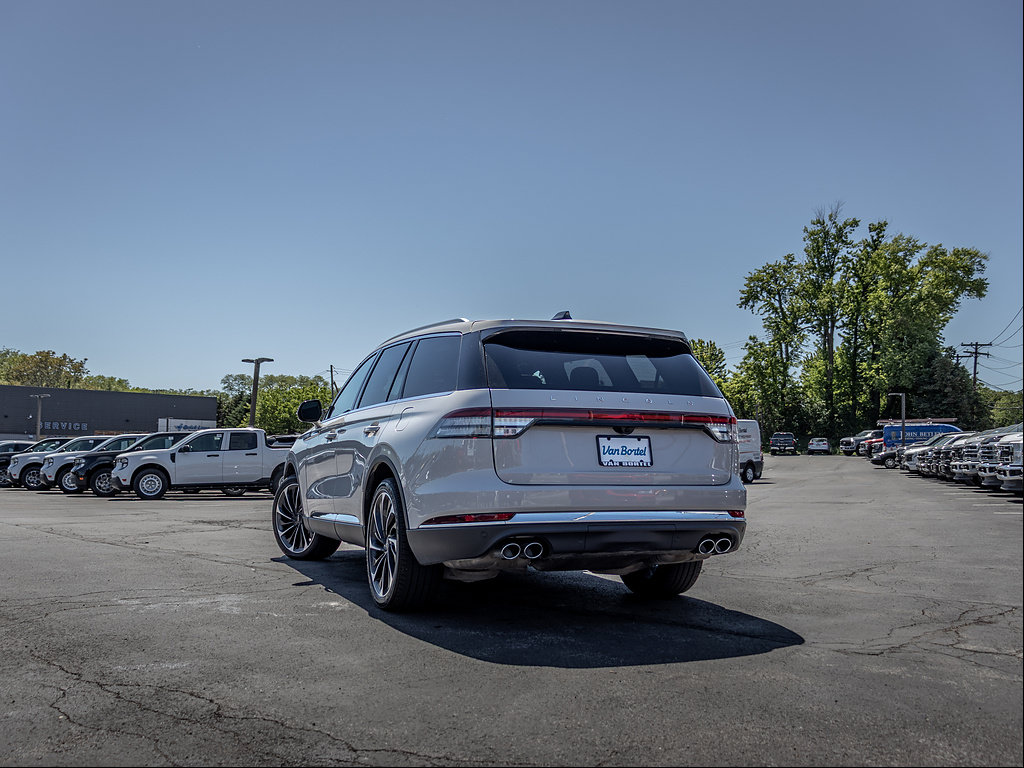 Used 2025 Lincoln Aviator Reserve w/ Equipment Group 201A AWD/4WD image 6